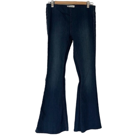 FREE PEOPLE Penny Pull-On (no fly) Flare Jeggings - Picture 3 of 7